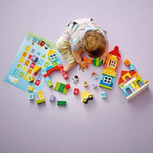 تحميل الصورة في عارض المعرض ، مجموعة بناء LEGO® DUPLO® Classic Alphabet Town 10935 | طقم بناء مكون من 87 قطعة للأطفال من سن 1+
