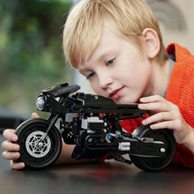 تحميل الصورة في عارض المعرض ، LEGOTOR Technic the BATMAN — BATCYCLETM 42155 Building Toy Set (641 Pieces) | مجموعة البناء للأطفال من سن 9 سنوات فما فوق
